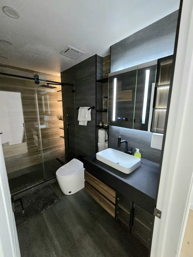 Modern bathroom