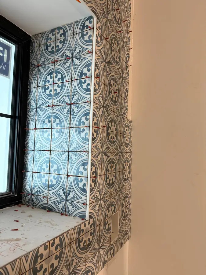 Patterned tile window