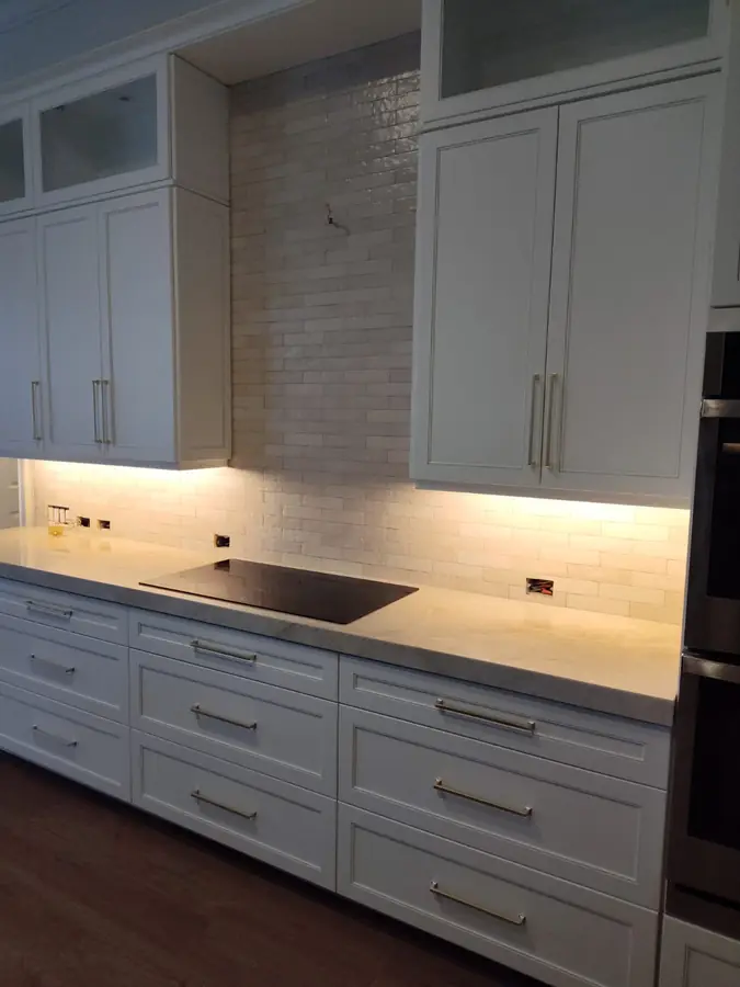 White kitchen backsplash